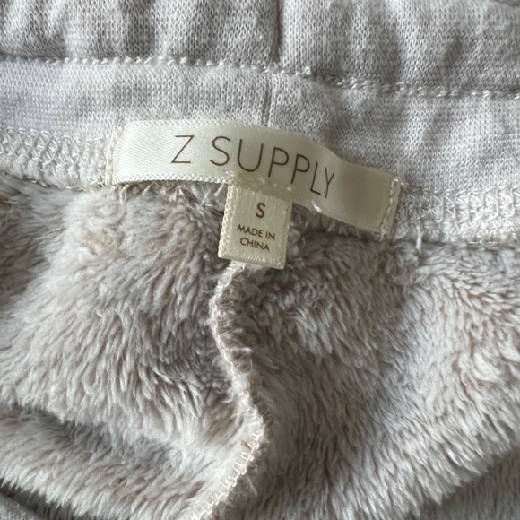 Z supply fuzzy shorts - Picture 4 of 4